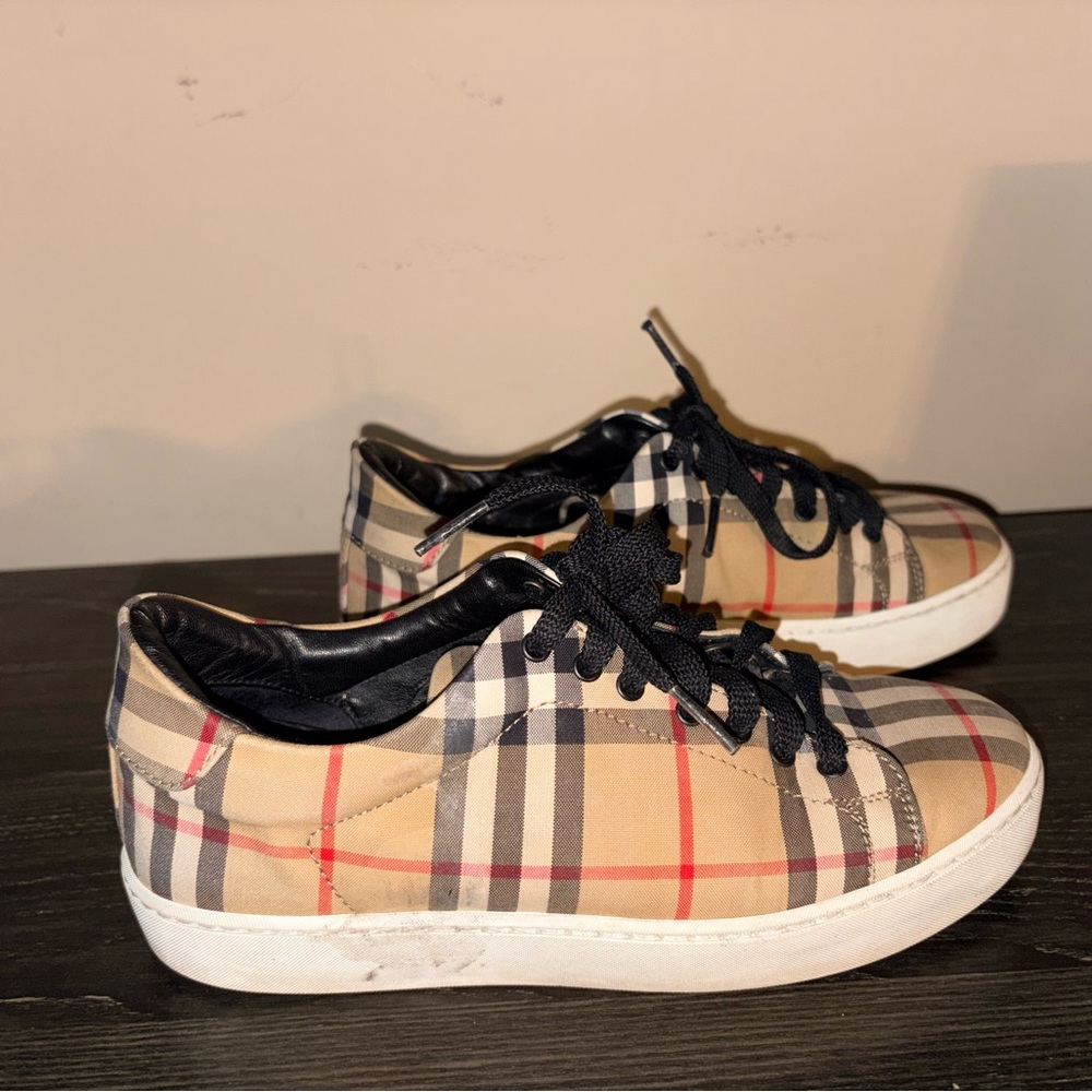Burberry sneakers no box